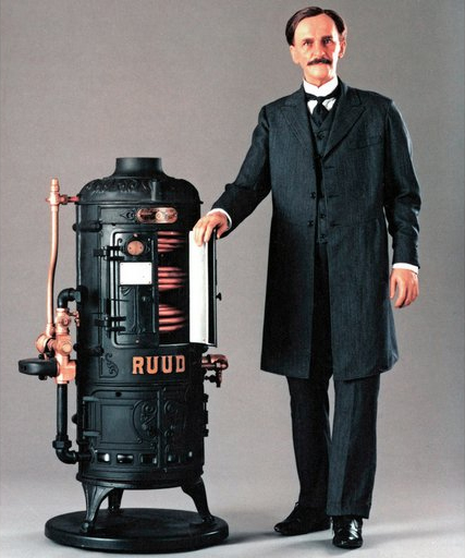 Edwin Ruud un ingeniero mecánico e inventor noruego, que en el año 1889, en los Estados Unidos, inventó el calentador de paso a gas con almacenamiento automático.